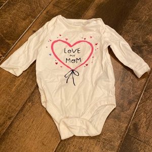 Baby gap 3-6M love my mom heart balloon cream colored long sleeve onesie